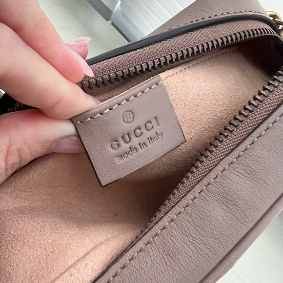 Crossbody- Gucci Marmont small camera bag - Picture 7 of 9